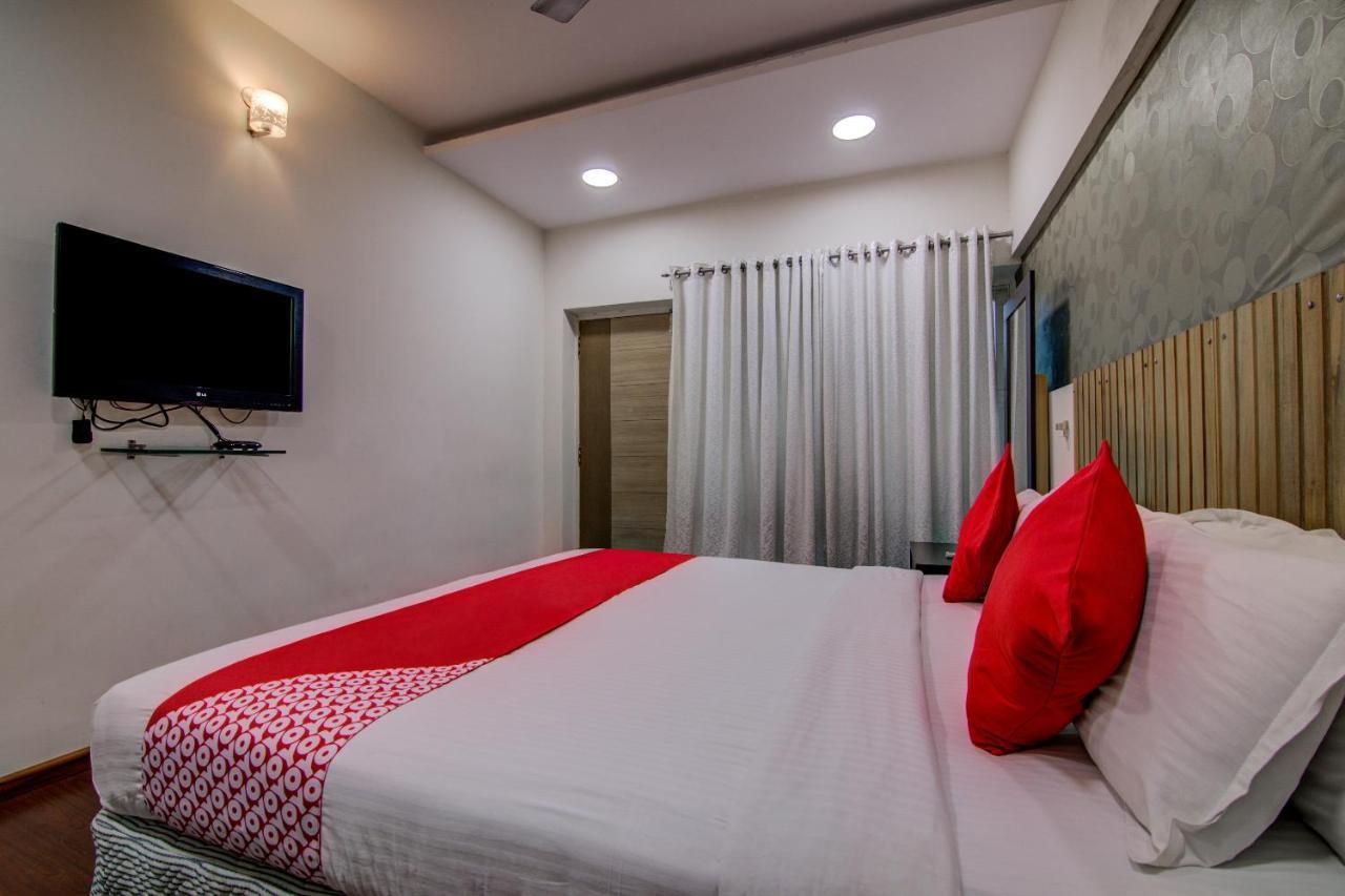 Oyo Hotel 55 Lawsons Bay Jalāripeta Екстериор снимка